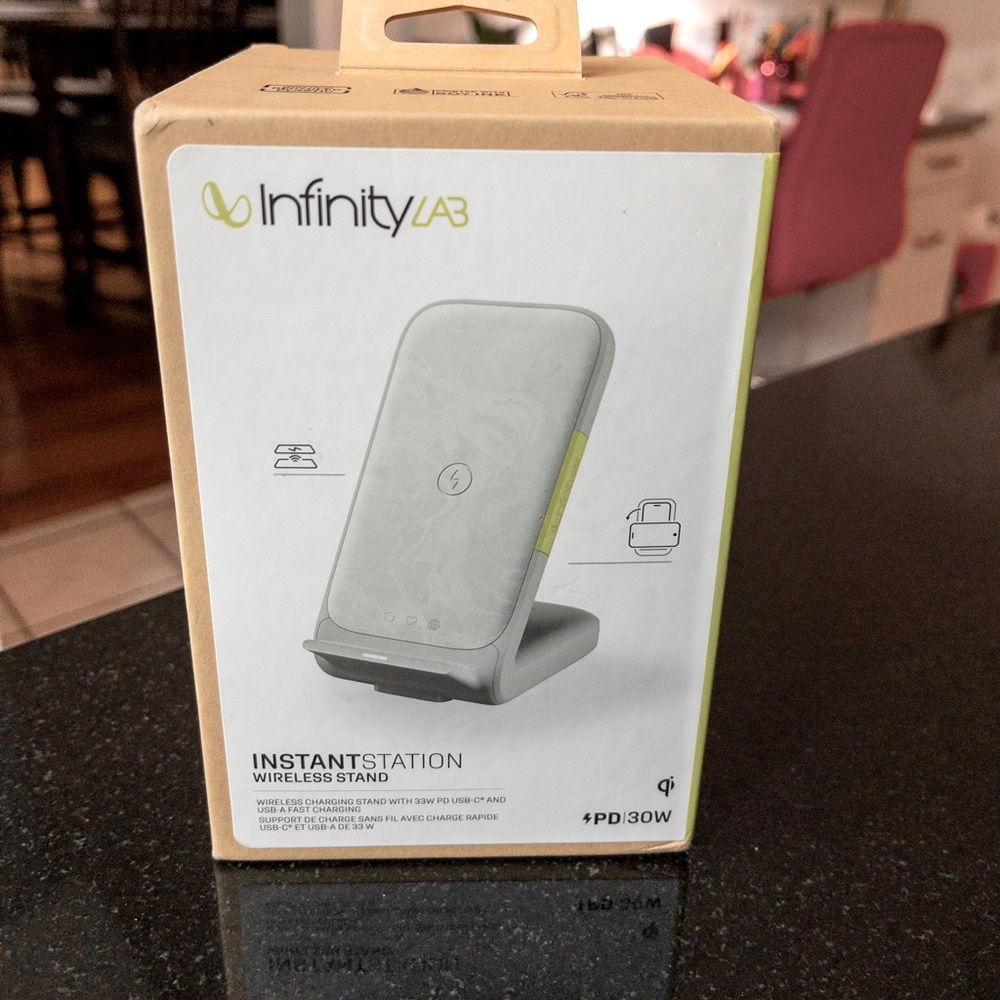 🔥BNWB WIRELESS CHARGING STATION🔥